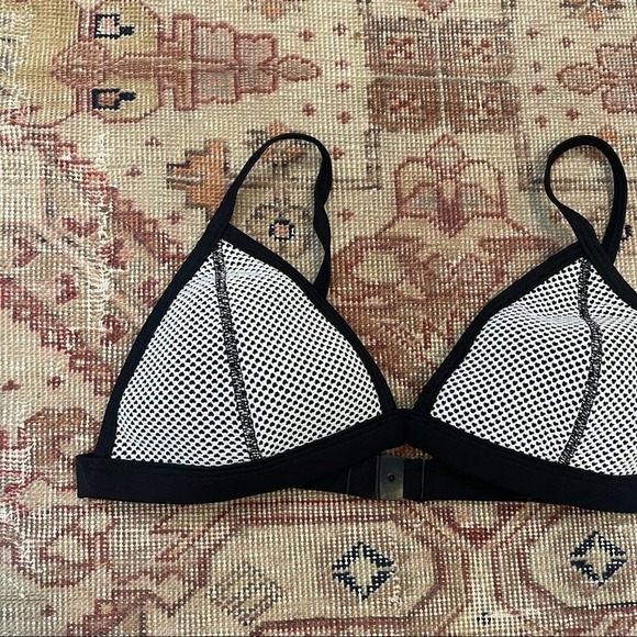 NWOT Triangl Bikini Top size small - Picture 2 of 3